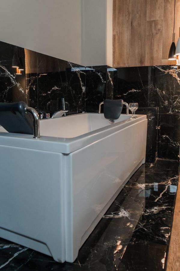 Noho Boutique , Premium Living Dikeou 8 Atenas Exterior foto